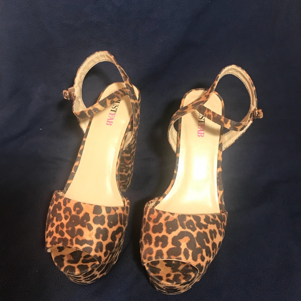 Cool animal print pump! - Picture 4 of 4